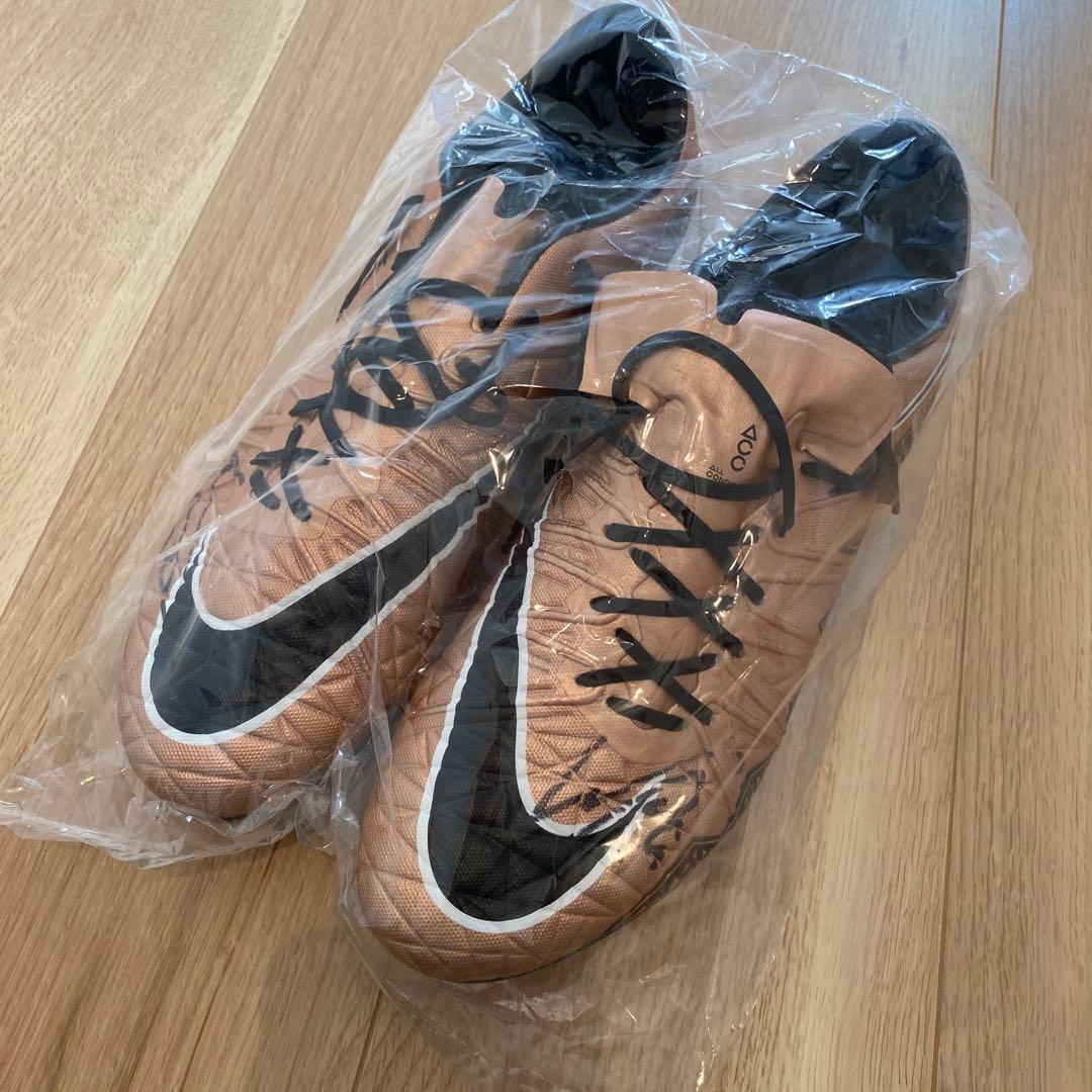 直筆サイン入り】サンフレッチェ広島 佐々木翔 スパイク - メルカリ