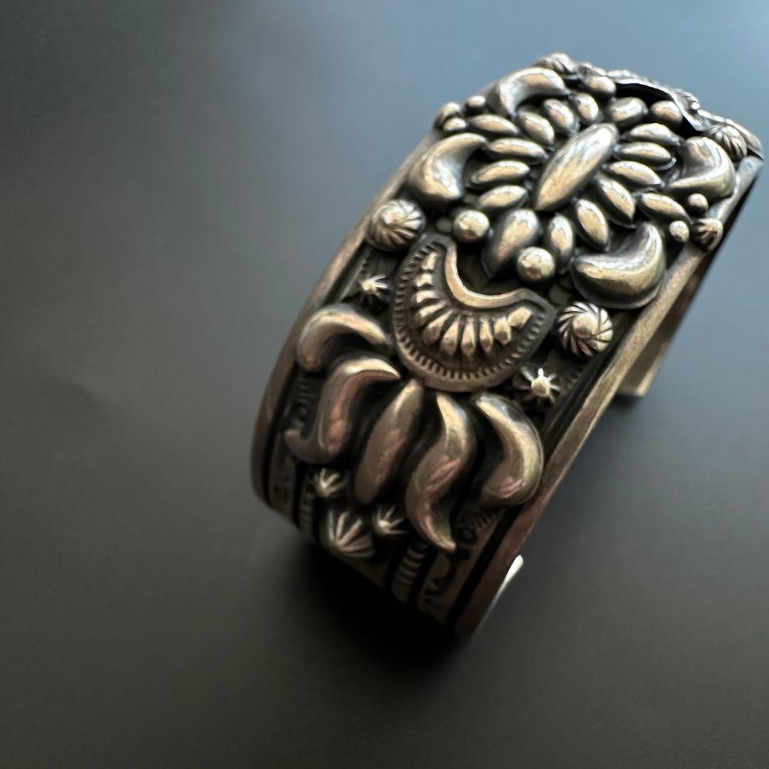 Navajo Darryl Becenti スタンプワーク バングル 29mm幅 - メルカリ