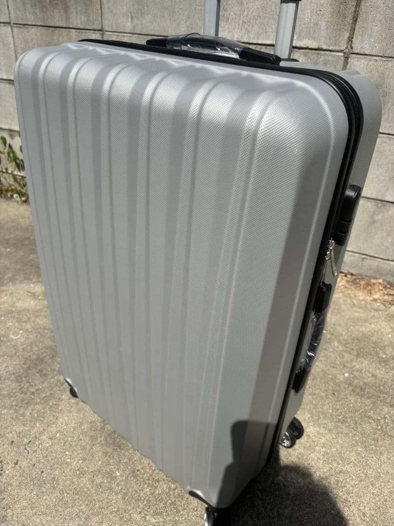 Мサイズ新品未使用 スーツケース キャリーケースシルバー60L軽量3-5泊