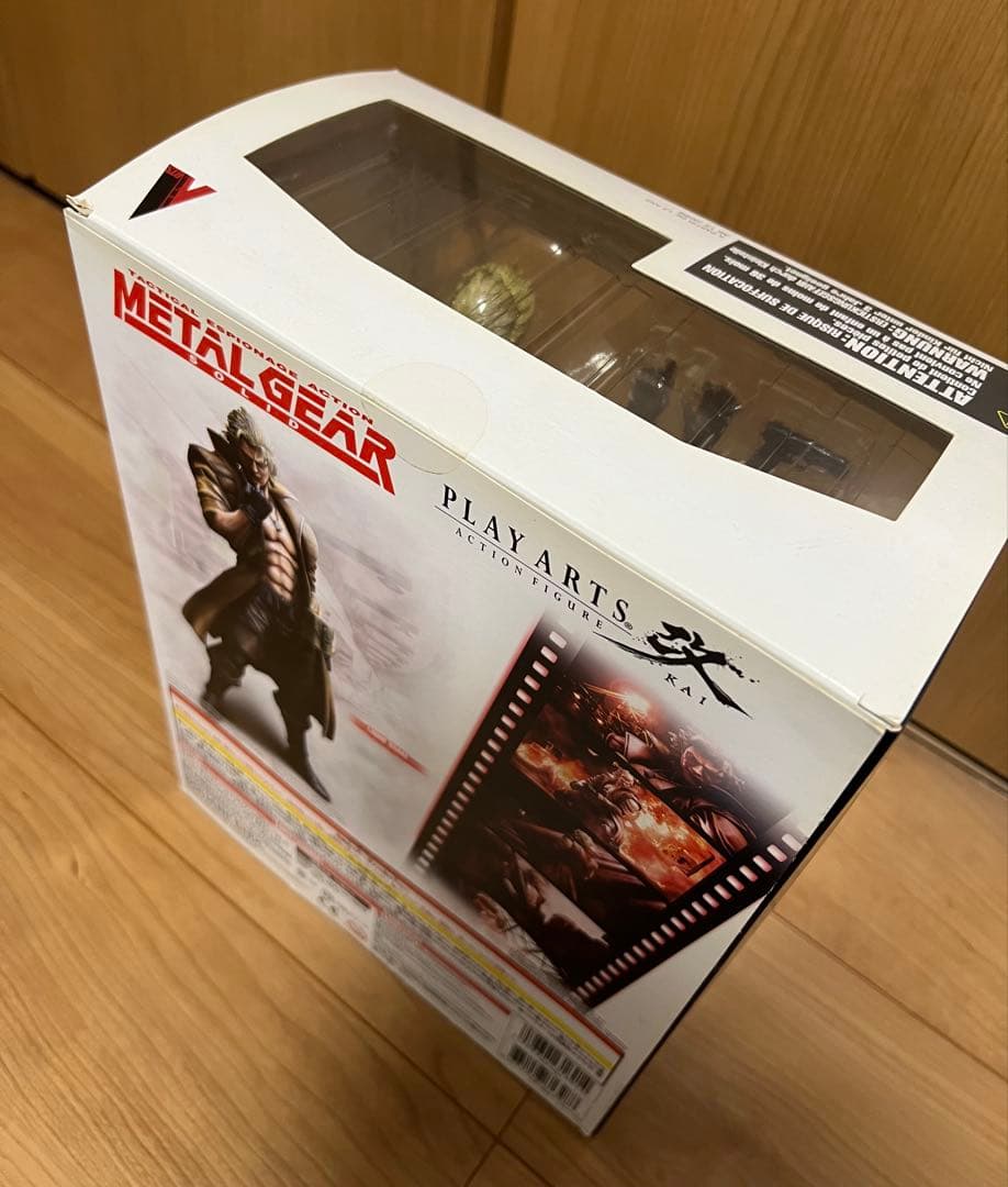 L GEAR SOLIDリキッド スネイク フィギュア