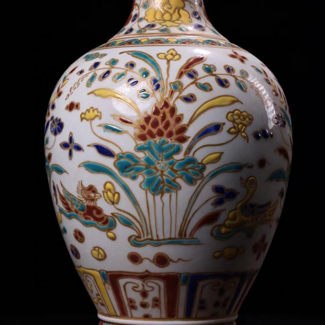 中国古美術・旧蔵粉彩陶磁器の花瓶・純銀の花飾り台座・置物・純手描き