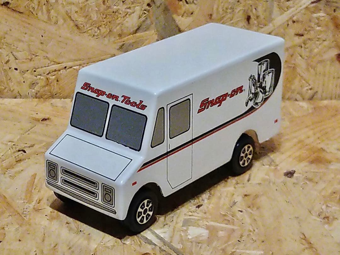 スナップオン　スナップオンバン　ミニカー　ホワイト Amazon.co.jp: スナップオン Snap-on バン ミニカー 1 43 : 車＆バイク