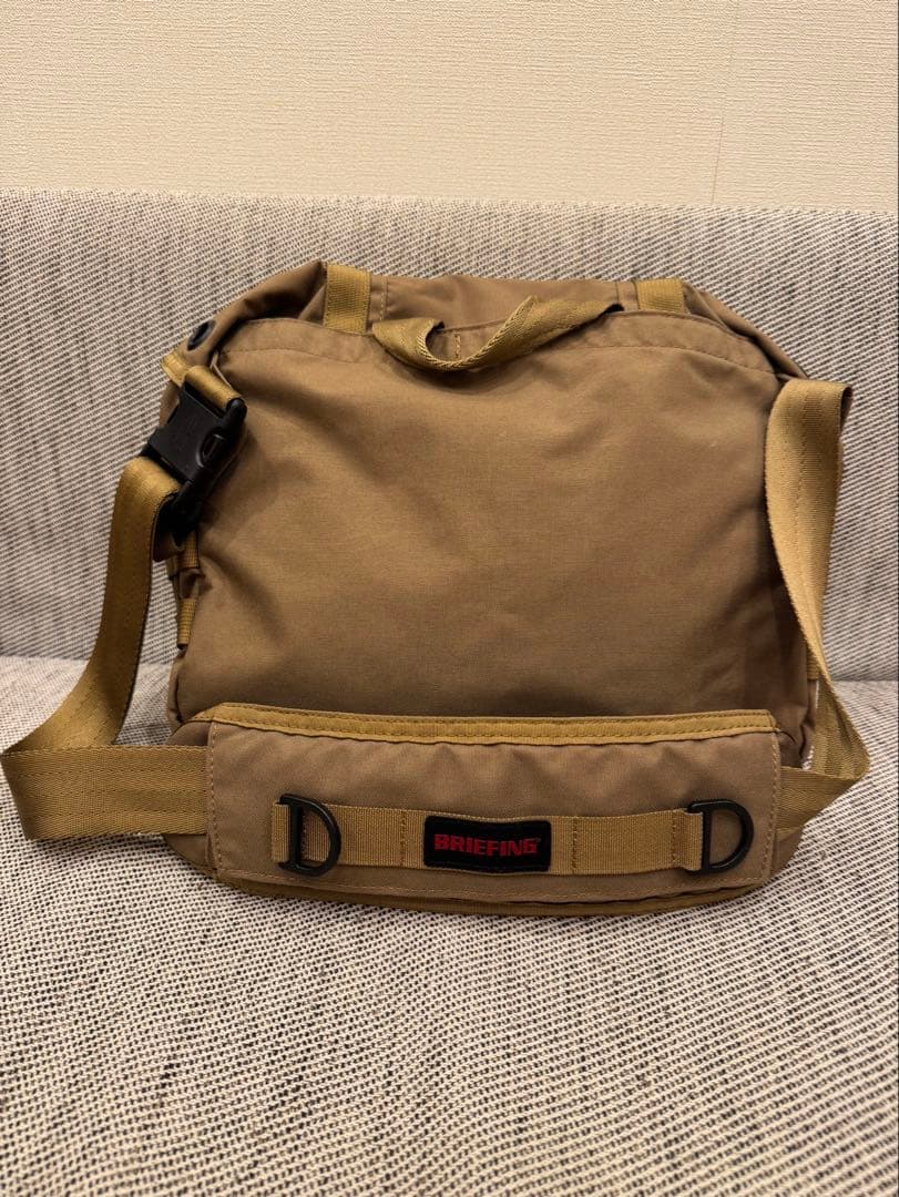 BRIEFING メッセンジャーバッグ ベージュの通販はau PAY マーケット