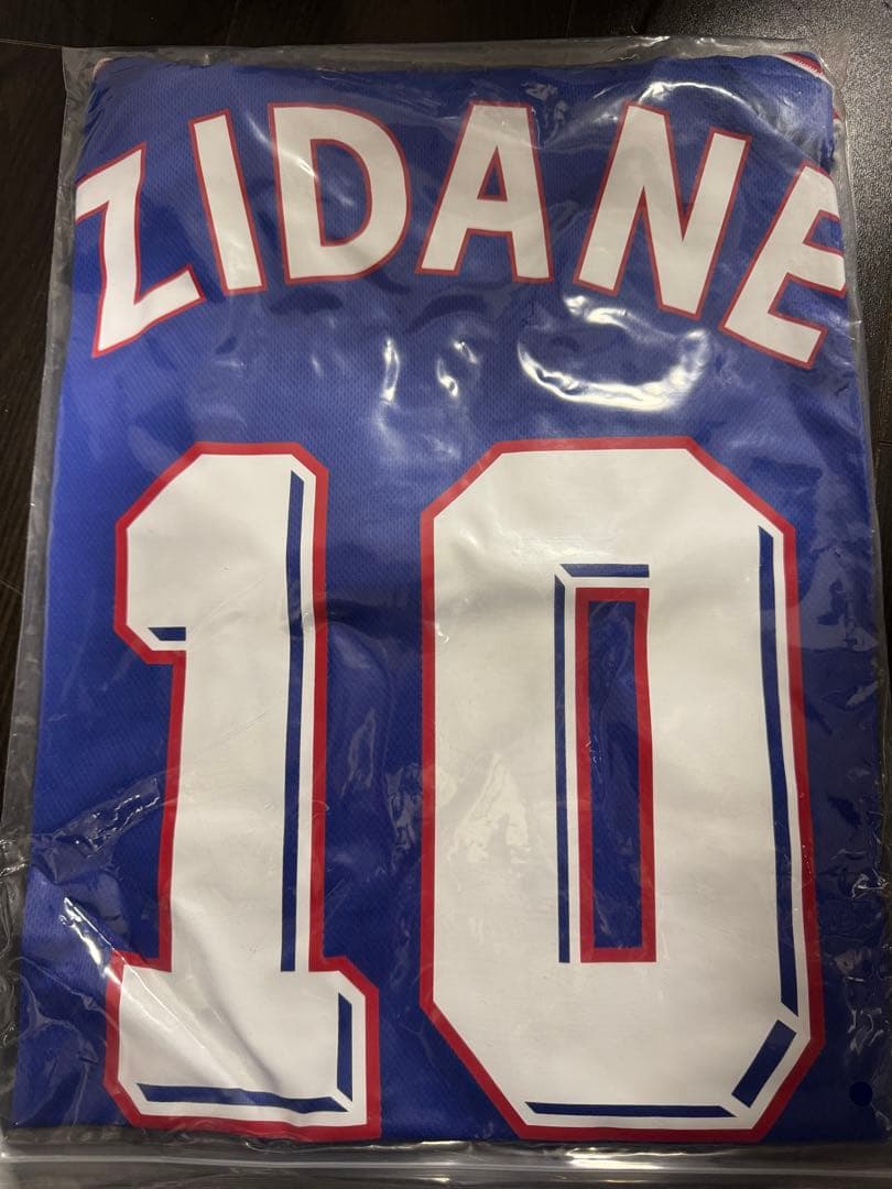 フランス代表 1998年ワールドカップ決勝仕様 zidane W杯優勝時のジダン氏のユニフォームがオークションに。「20年間洗わず