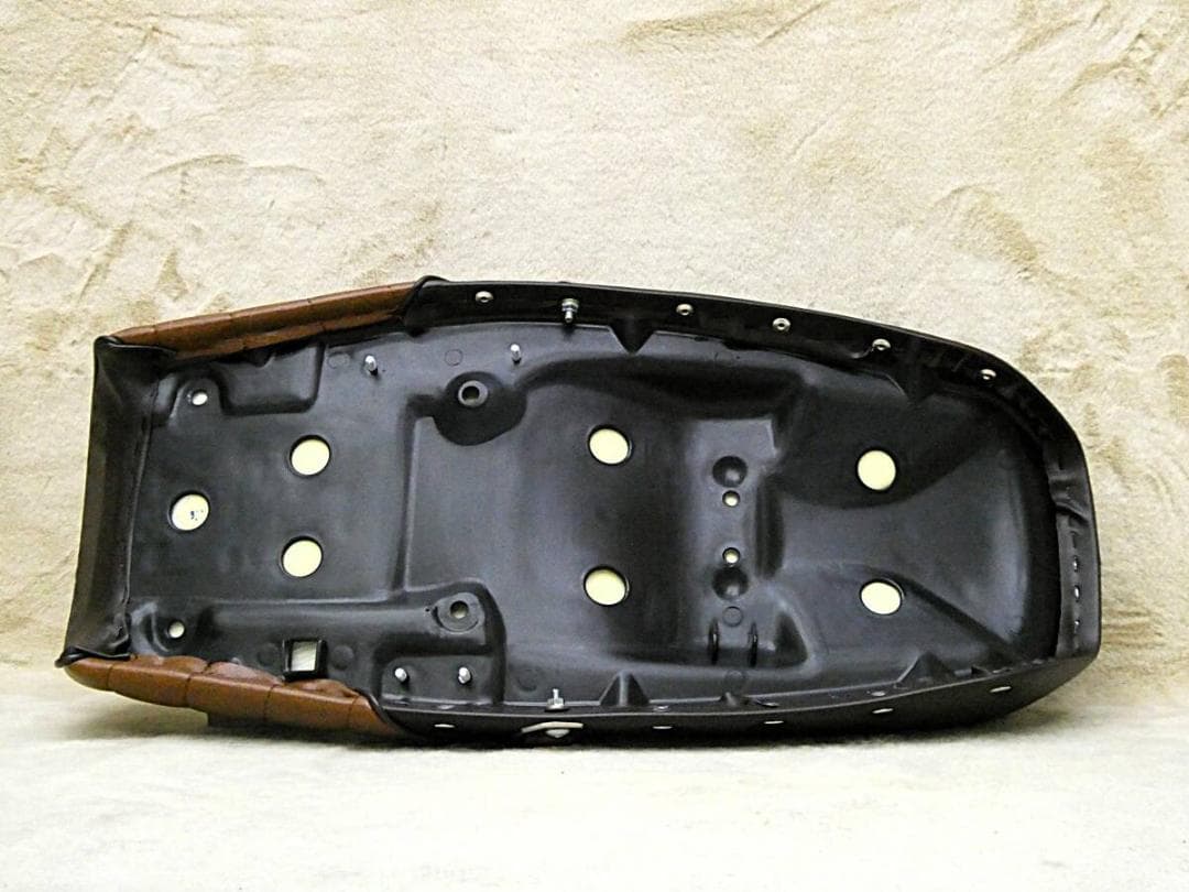 旧CB400F 新アンコ 茶ボタン タックロールシート/チョビ三 あんこ抜き