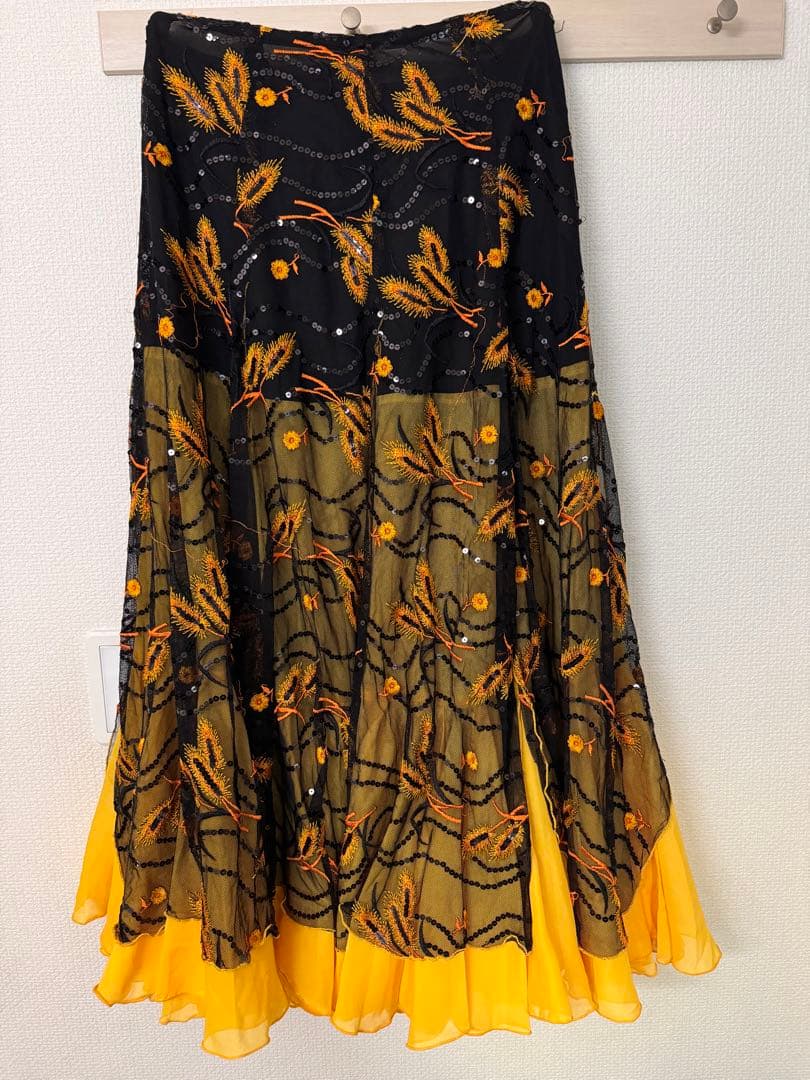 社交ダンス 上下セット 刺繍入りフレアスカート 黒・黄・オレンジ Lサイズ