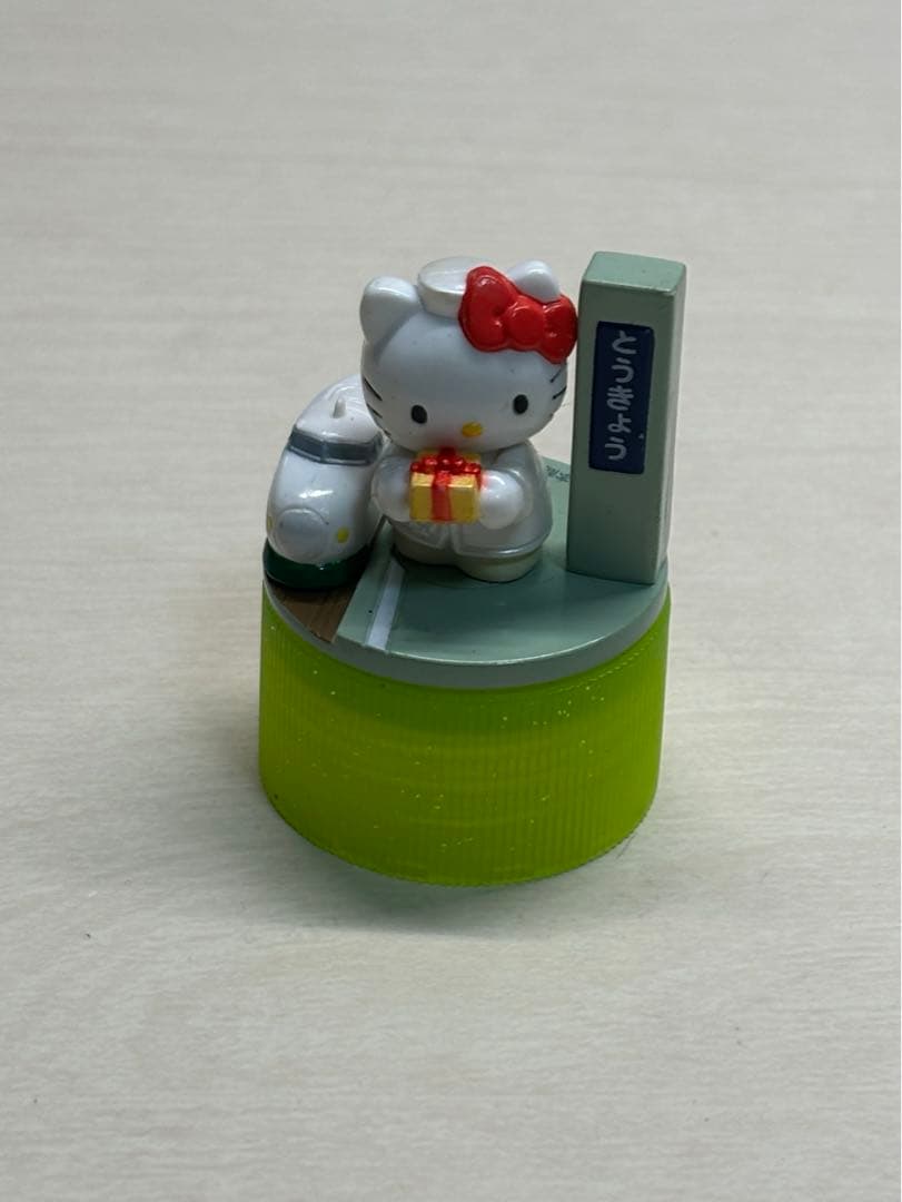 レトロ ハローキティ サクマ製菓食玩ペットボトルキャップ とうきょう