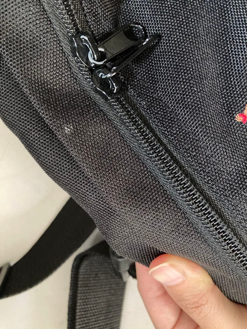 aiko LLR8ウエストポーチ 黒　ボディバッグ