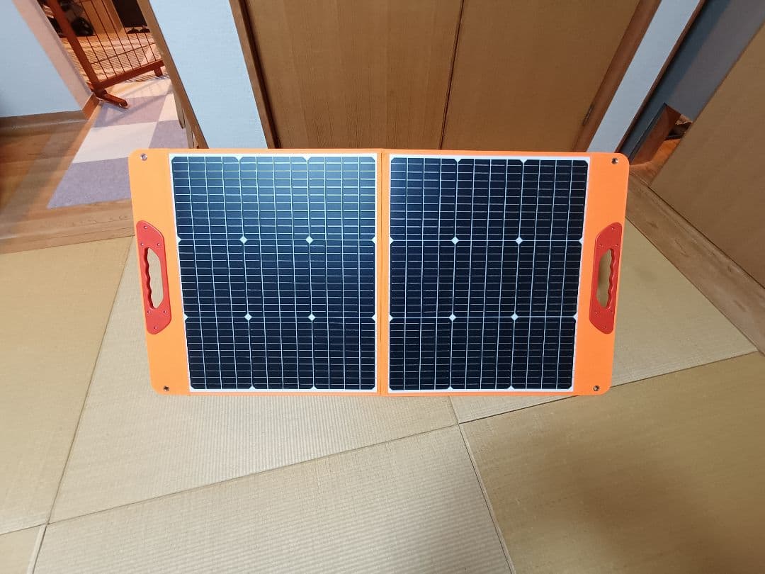 折りたたみソーラーパネル 100W 折りたたみソーラーパネル 100W 高効率 低照度発電 高耐久 550×1010 mm