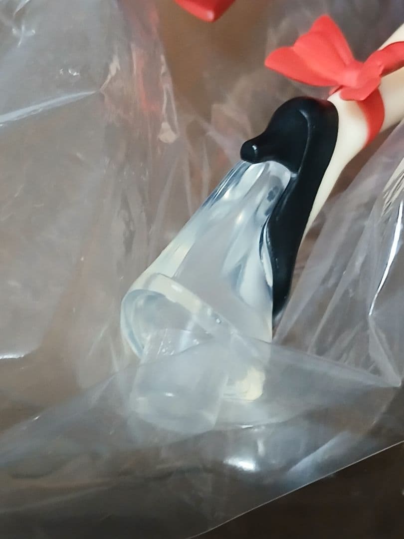 GOD EATEA アリサ 赤いドレス