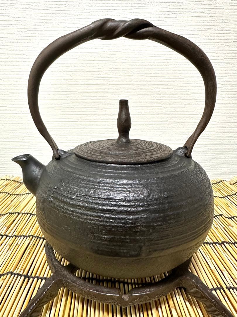 未使用、保管品 南部佐秋鋳造所 佐藤守臣造 捻鉉 糸目 南部鉄瓶 南部