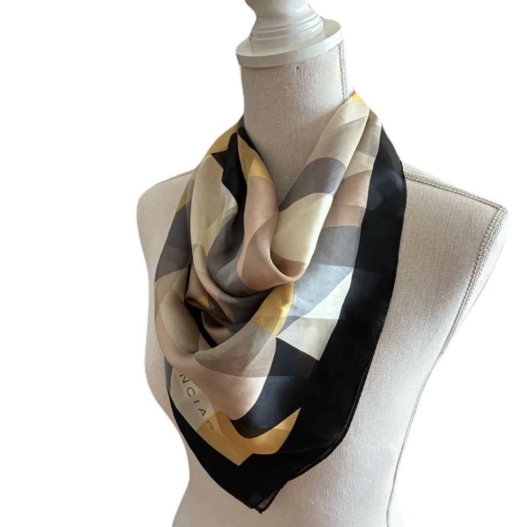 美品 BALENCIAGA バレンシアガ 大判シルクスカーフ 絹 幾何学柄 - メルカリ