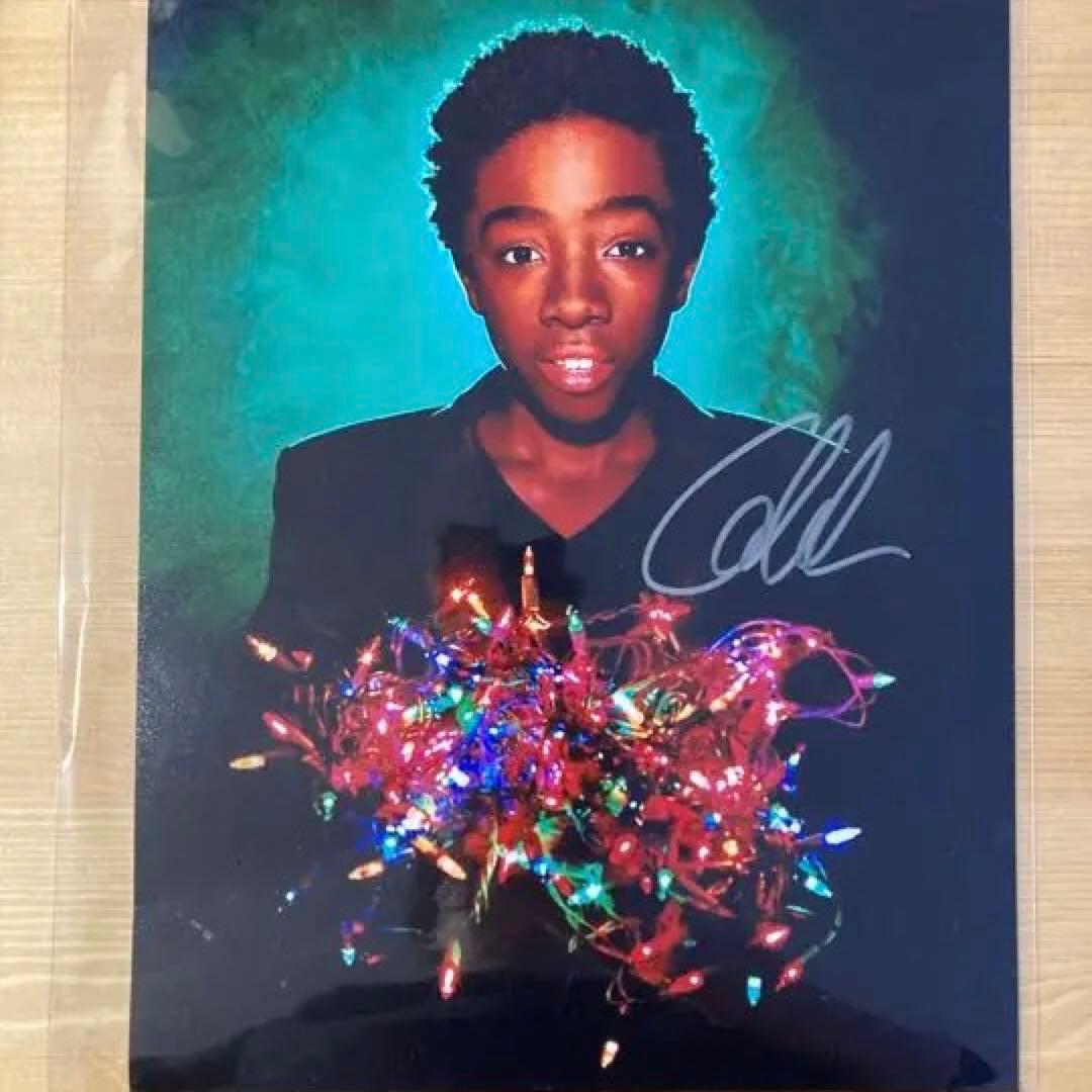 く*ろ様 【直筆サイン】ストレンジャー・シングス ケイレブ