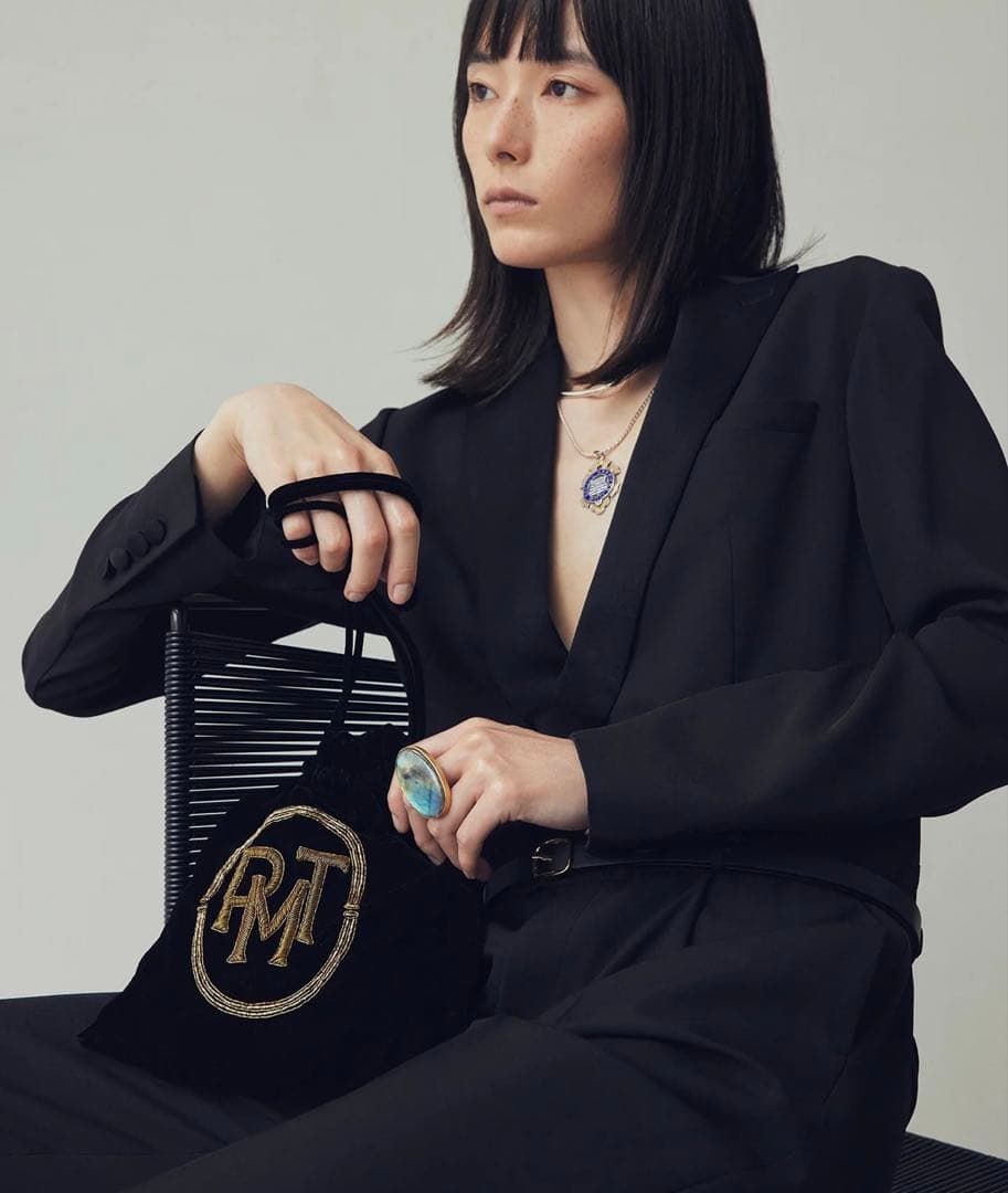 新品未使用】ピモンテ 刺繍 巾着ポーチ 黒