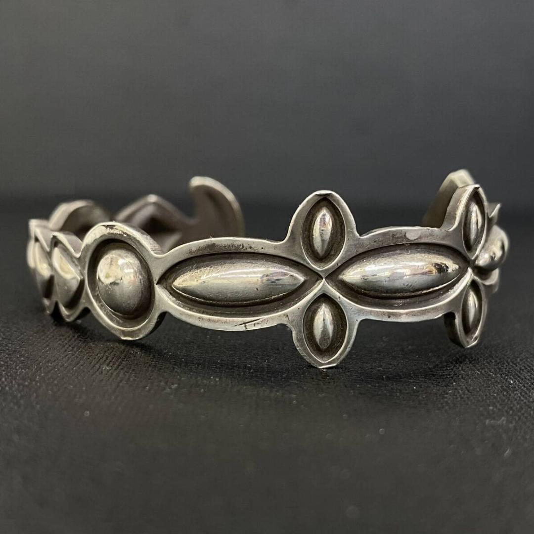 NAVAJO Alex Sanchez ネイティブ スタンプワーク バングル - メルカリ