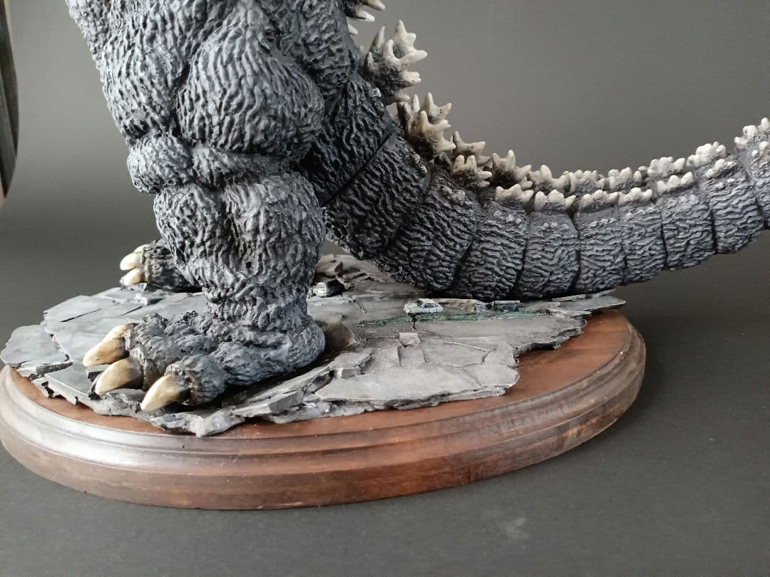 海洋堂 ゴジラ'1992 28㎝ソフビキット完成品 酒井ゆうじ原型 - メルカリ