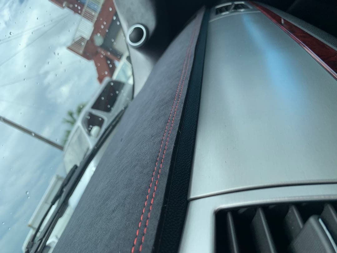 エスカレード 07〜 ダッシュマット 黒 スエード×赤ステッチ - メルカリ