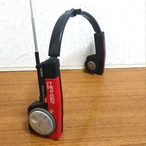 昭和レトロ 1983年製 AIWA ヘッドホン式FM・AMラジオ - メルカリ