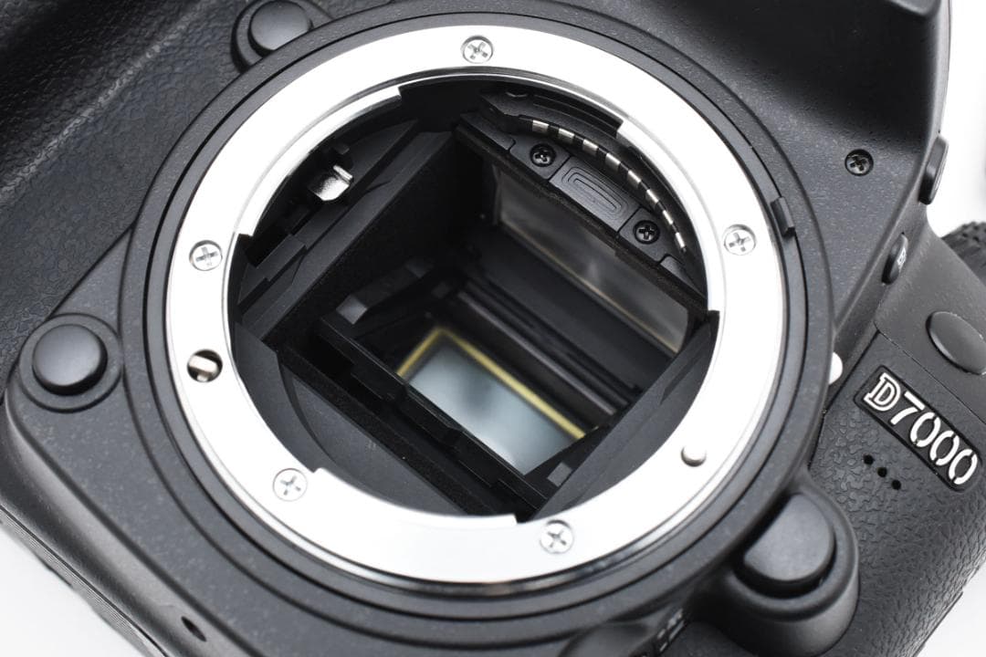 超美品 ニコン D7000 デジタル ボディ ショット数 6,799枚 M120 - メルカリ