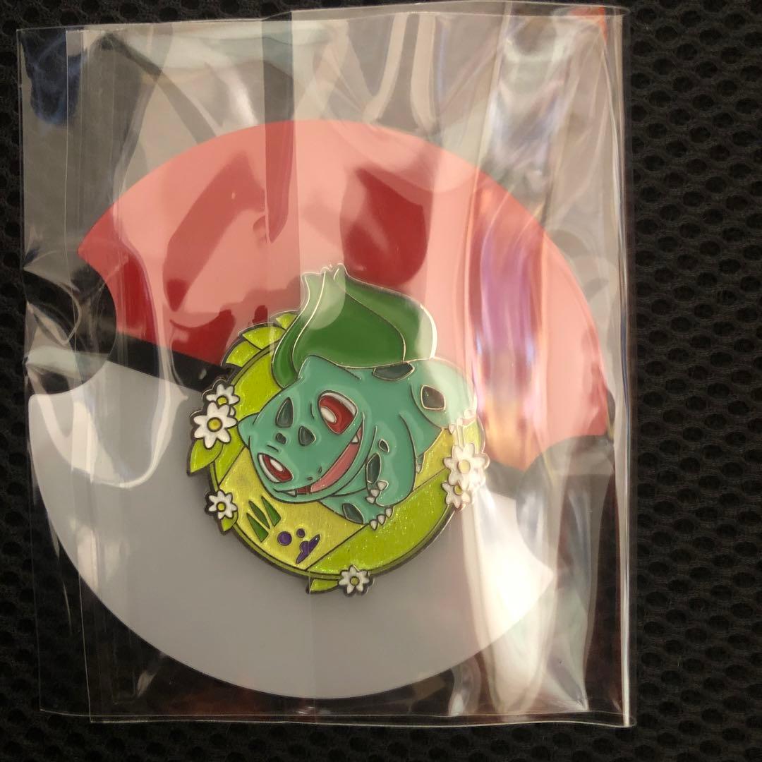 韓国限定フシギダネ ピンバッジ ポケモンボール風 - メルカリ