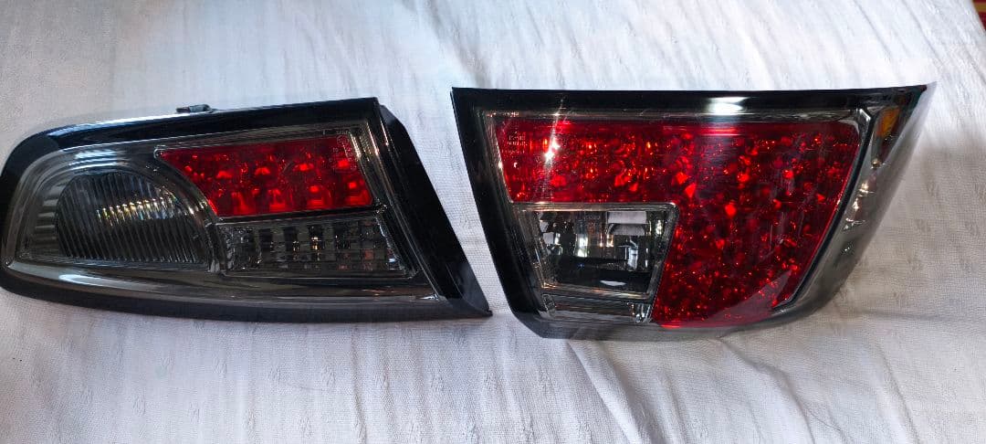 ランサーエボリューションX LEDテールライト 赤 スモークレンズ 三菱（MITSUBISHI） 翌日配送 EVO ランエボX テールランプ ランサー