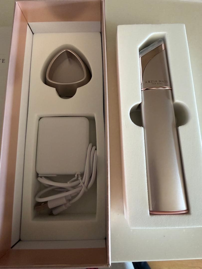 アクシージア AXXZIA MATE FOR EYES 美顔器 アクシージア メイト フォーアイズ | 目元用美顔器– アクシージア 公式