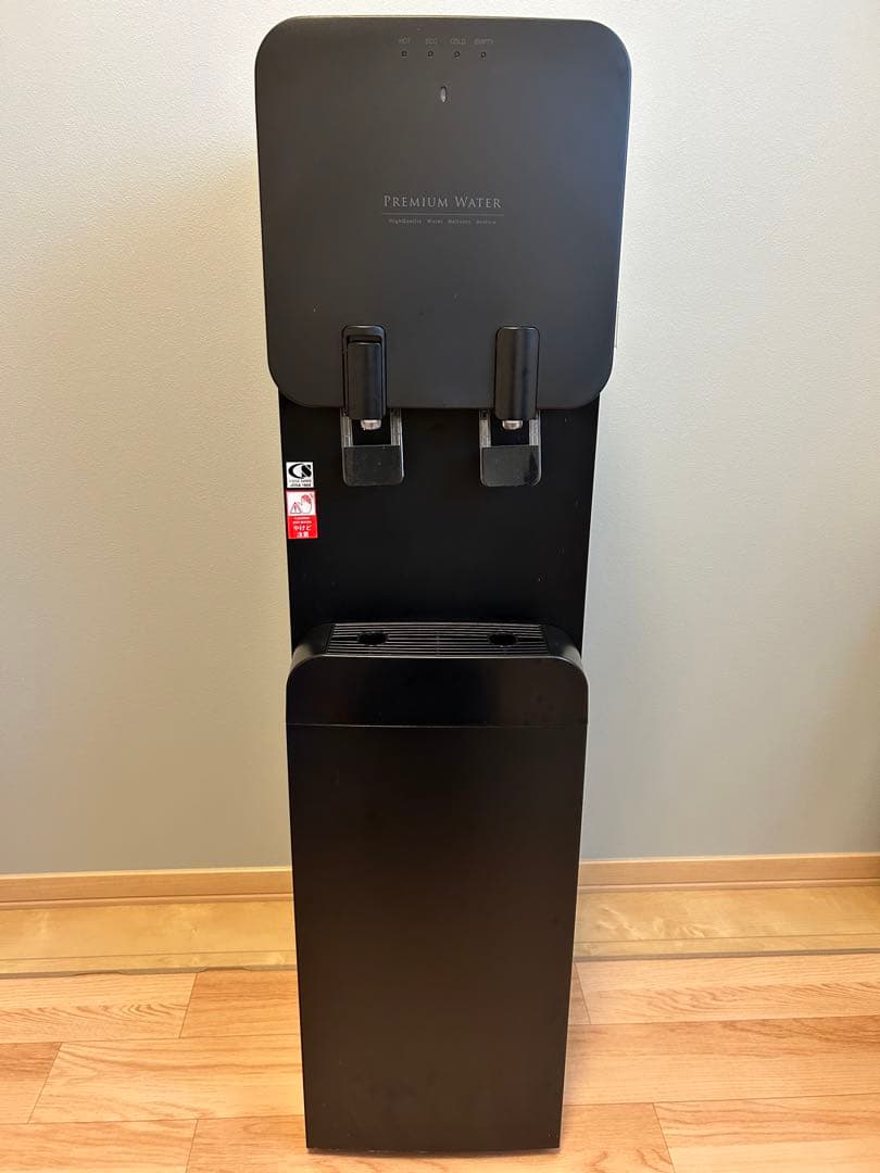 ウォーターサーバー プレミアムウォーター famfit黒 - メルカリ