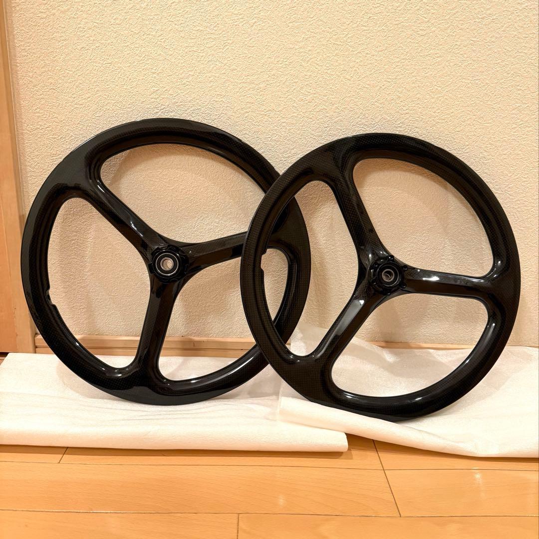 STRiDA ストライダ 18インチカーボンホイール 前後セット Amazon | STRiDA 18インチ SPOKE WHEEL SET (F/R) (シルバー (SILVER