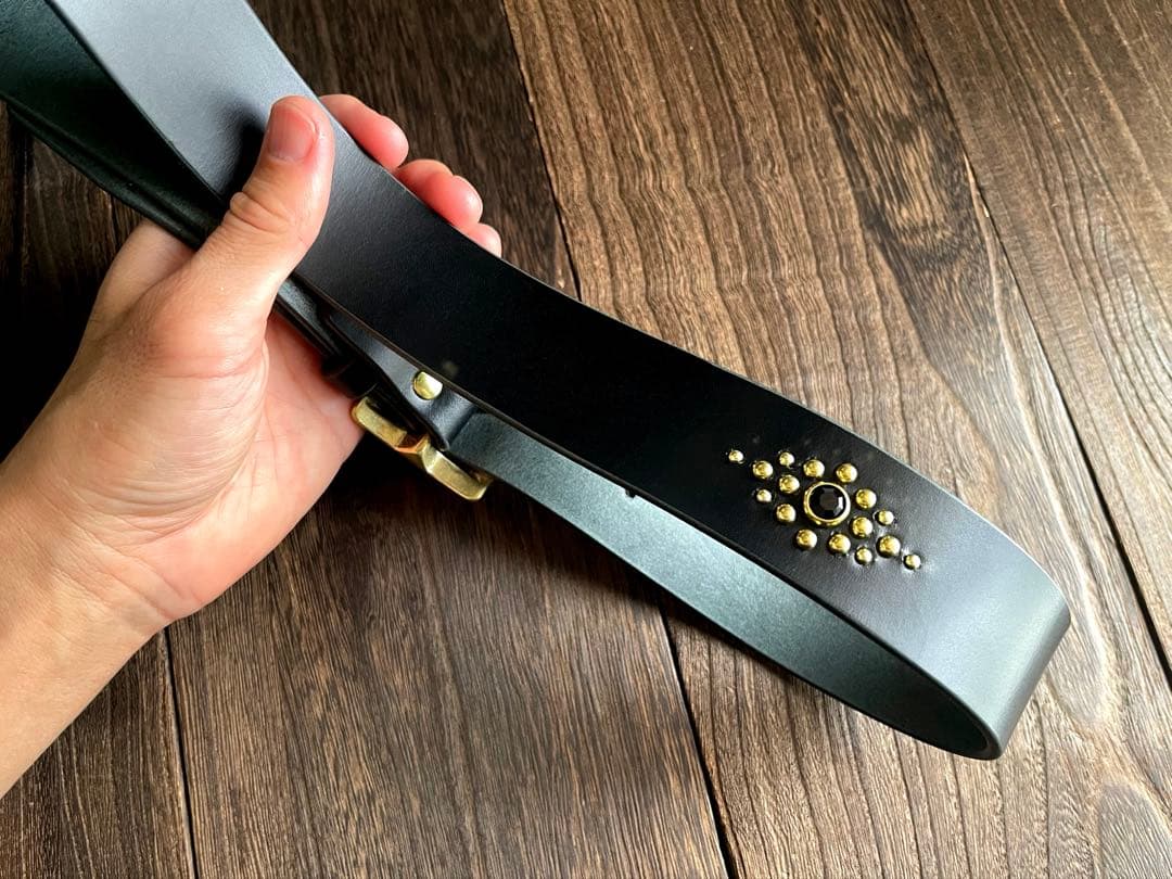 スタッズギャリソンベルト 牛ヌメ 真鍮 38mm HTC CALEE - メルカリ