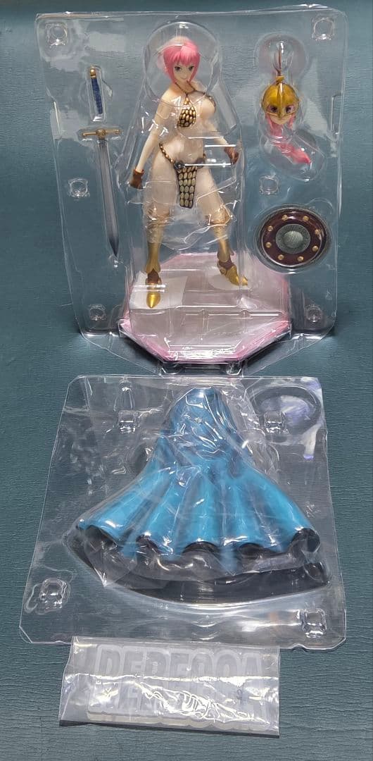 P.O.Pワンピース “剣闘士 レベッカ” 「アクリル台座付き」