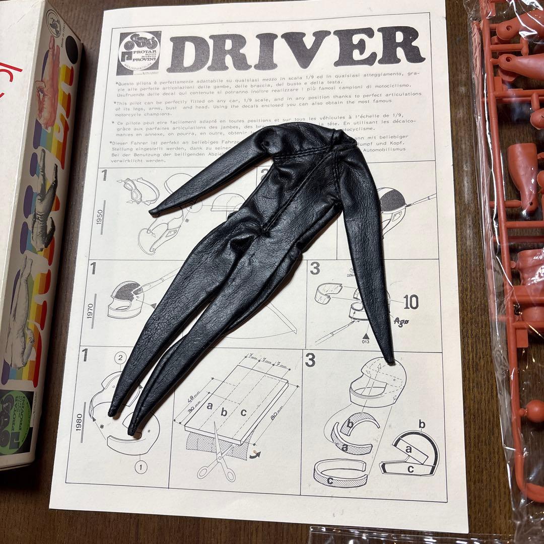 イタレリ　オートバイ　プラモデル　1/9 ドゥカティ　＆　ライダーフィギュア