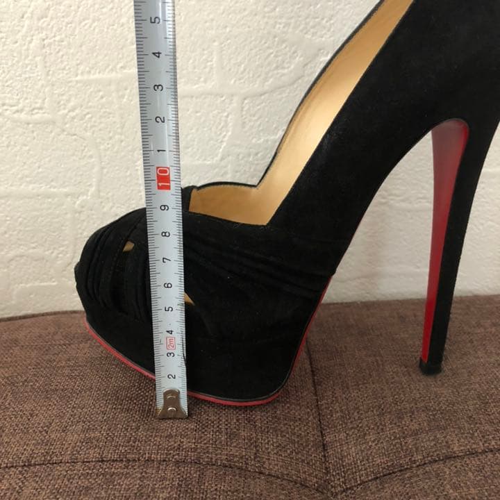 ルブタン】ハイヒール 34.5 愛沢えみり - メルカリ