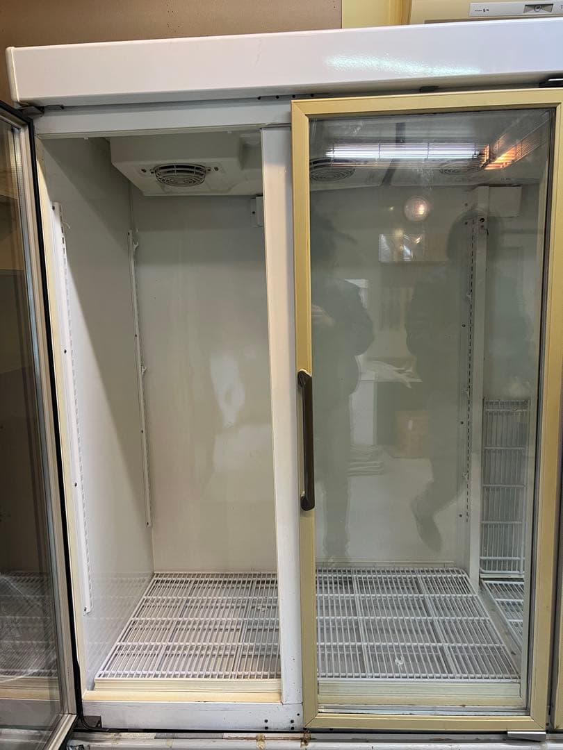 業務用 3ドア冷蔵庫 ショーケース スチール棚付き SANYO SRM 673Nの