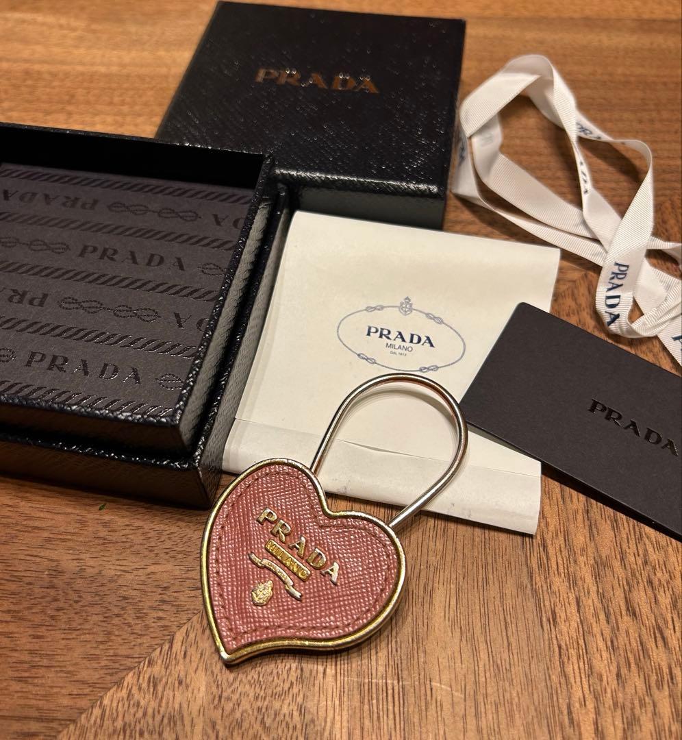 PRADA ハート型キーリングホルダー ピンク 楽天市場】PRADA プラダ ス レディース ハートキーリングカラビナ