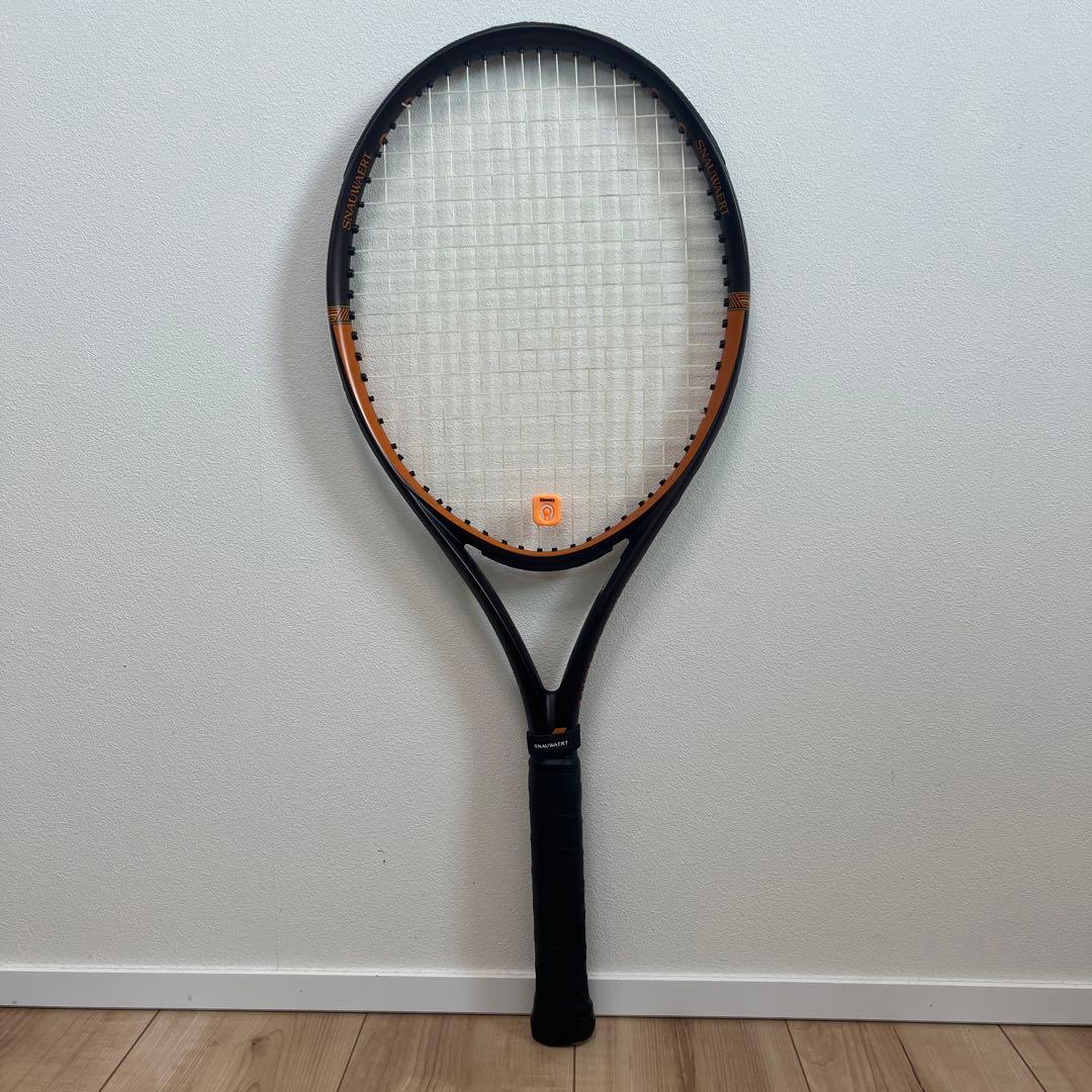 スノワート　テニスラケット カーボンファイバー 黒/オレンジ スノワートが令和で伸びる！！キメ細やかな製法・工程が為せる高級