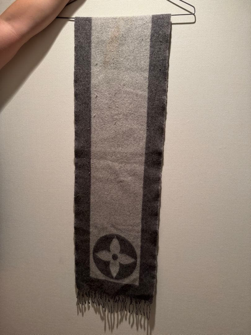 Louis Vuitton グレー マフラー 中古・古着通販】LOUIS VUITTON (ルイ ヴィトン) マフラー・LV