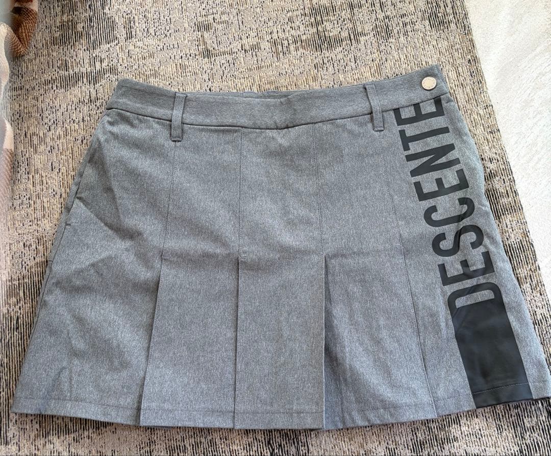 DESCENTE ゴルフ プリーツスカート グレー - メルカリ