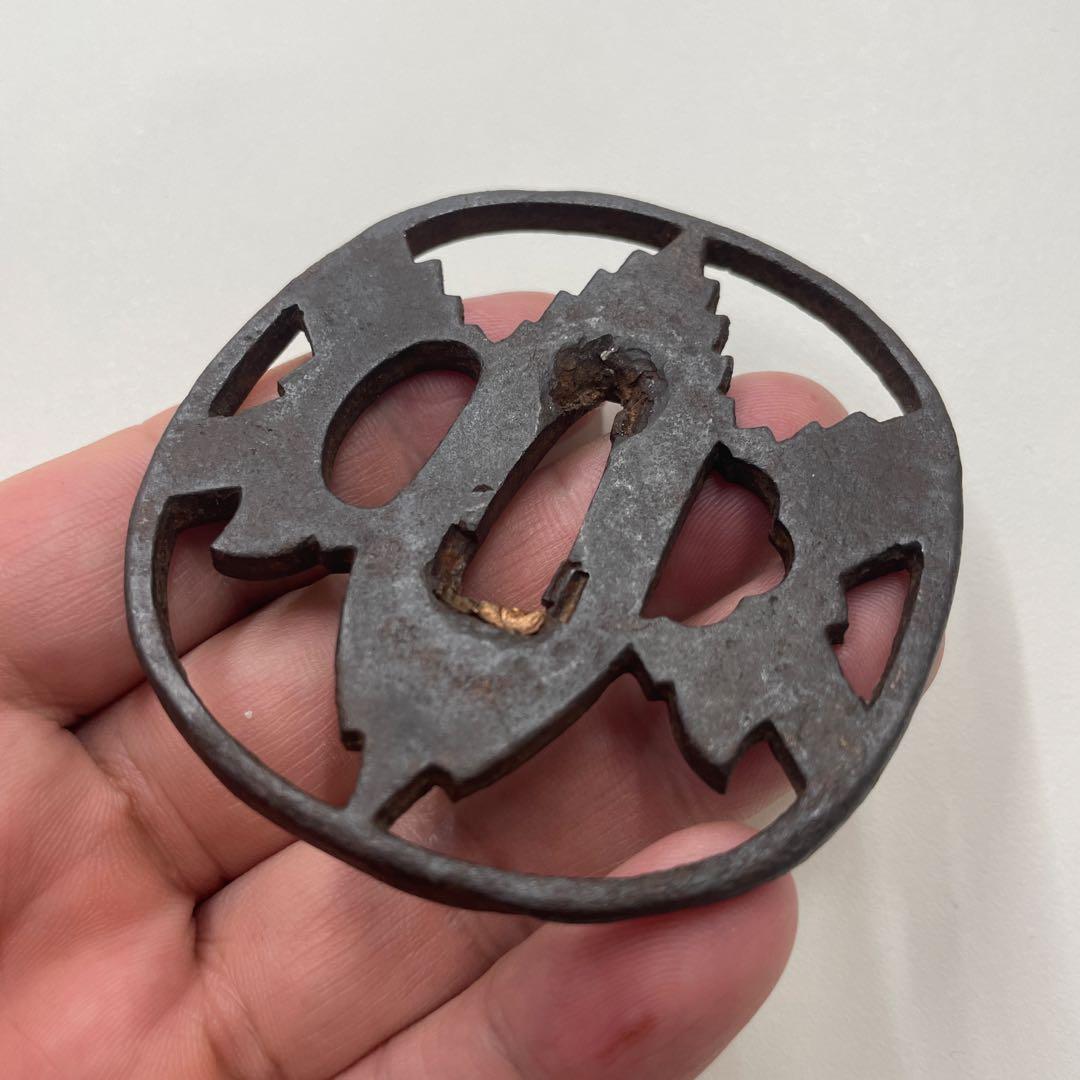 鉄製 鍔(つば) ヒイラギ図 透かし鍔 鐔