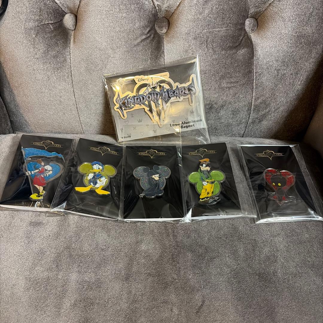 キングダムハーツ ロフト ピンズ 全5種類セット　ディズニー　アルミマグネット ②キングダムハーツ ロフト ピンズ 全5種類セット ディズニー - メルカリ