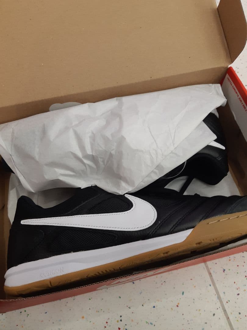 新品・未使用 NIKE GATO 25.0cm