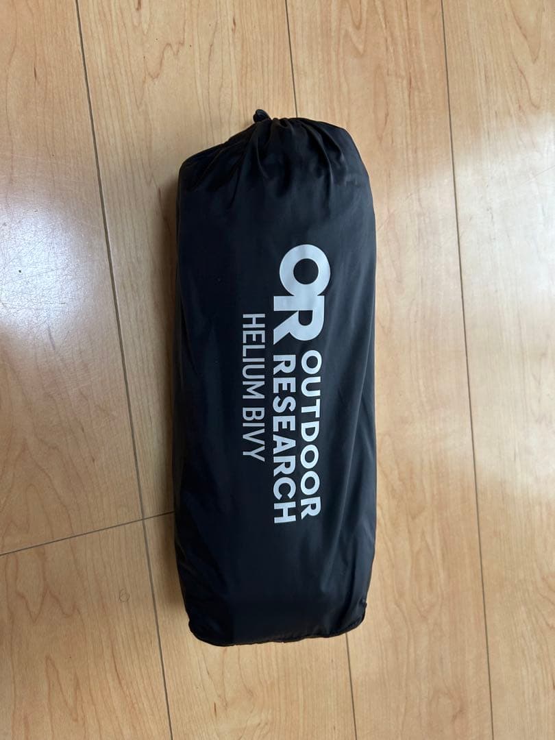 OUTDOOR RESEARCHヘリウムビィビィ Amazon.com : Outdoor Research Helium Bivy, Cranberry, One Size