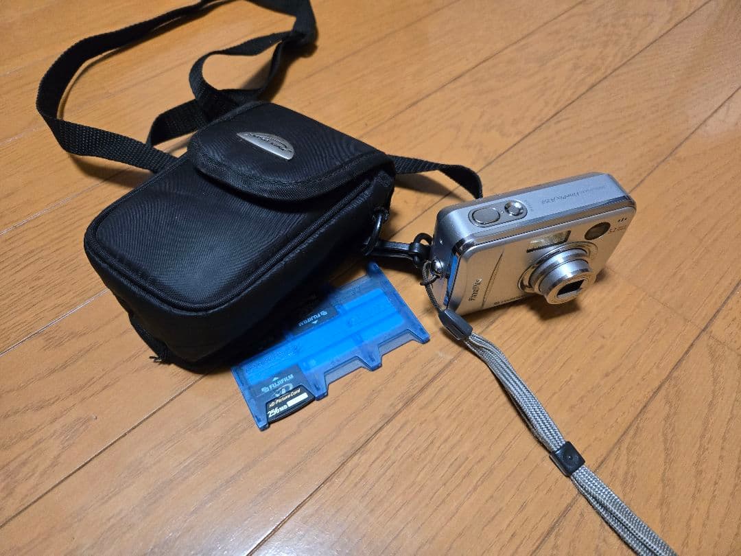 Fujifilm FinePix デジタルカメラ シルバーA350 富士フイルム、普及価格帯モデル「FinePix A350/A345」