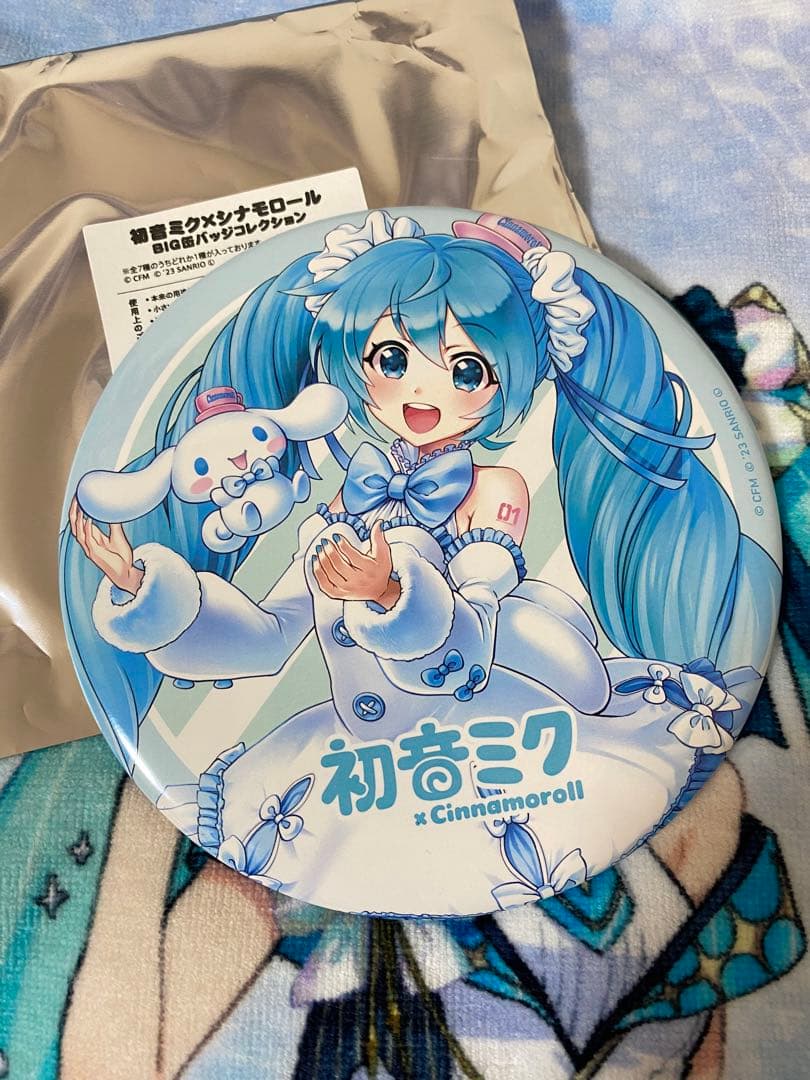 初音ミク×シナモロール BIG缶バッジコレクション 等身柄 - メルカリ