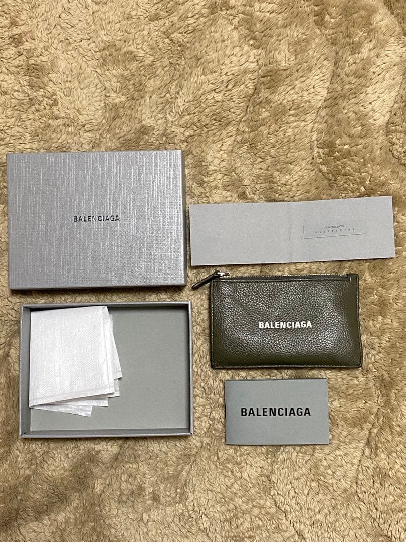Y*u様 BALENCIAGA バレンシアガ カードケース640535 カーキ 楽天市場】バレンシアガ カードケース BALENCIAGA シグネチャー 640535