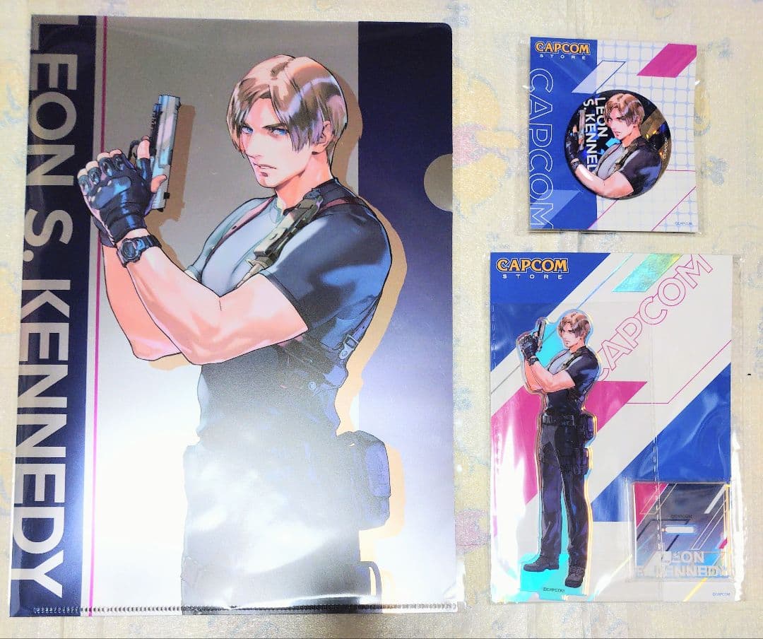 レオン クリアファイル 缶バッジ アクスタ カプコンストア 池袋 バイオ