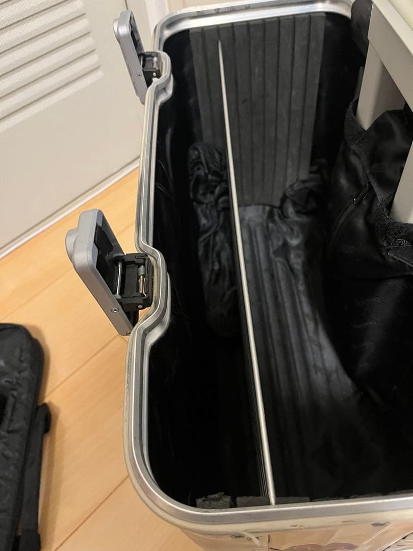 マ*ズ様 RIMOWA リモア ORIGINAL PILOT キャリーケース ド - メルカリ