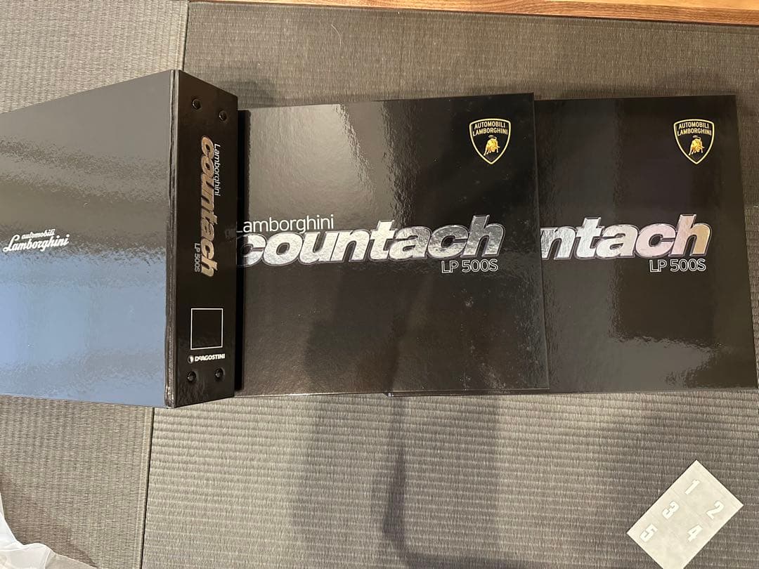 ディアゴスティーニ　カウンタック1/8スケール