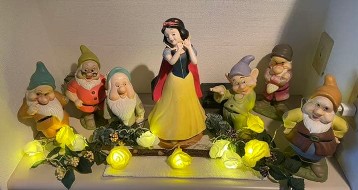 白雪姫と7人の小人 陶器 白雪姫置物 - メルカリ