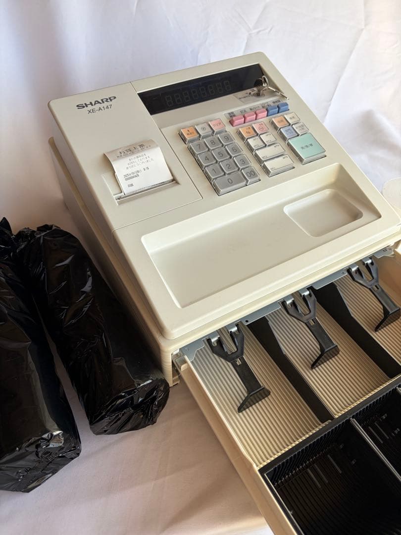 値引き可能　SHARP XE-A147 ホワイトレジスター　新品ロール紙8つ付き 電子レジスター XE-A147W（ホワイト） SHARP｜シャープ 通販