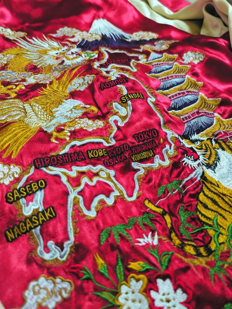 華鳥風月 美品 2面用 日本限定 虎龍ワシ スカジャン 100%silk - メルカリ